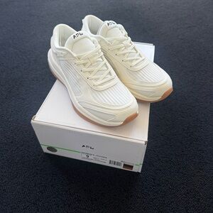 NWT APL jogger ivory/black/gum size 9 women’s